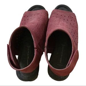 Beautiful burgundy sling back, Velcro closure, Steven by Steve Madden.Hot color!